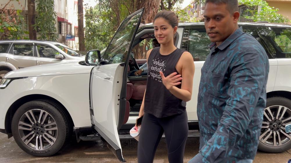ananya-panday-was-spotted-at-her-gym-in-bandra